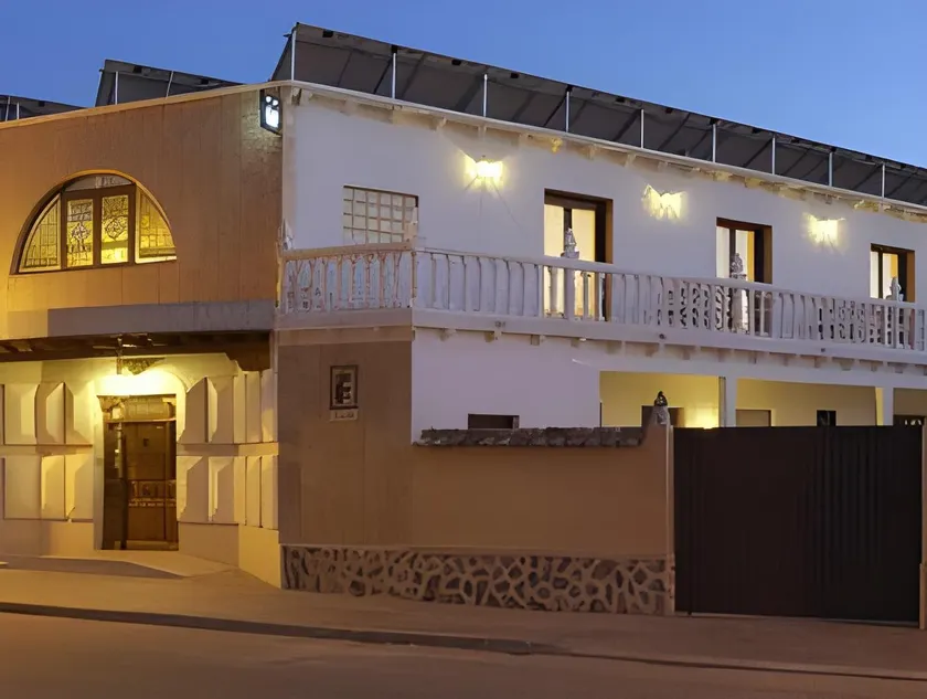 Hostal El Tejar - Image 1