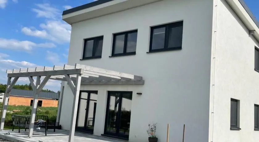 Family Golf House - Image 1