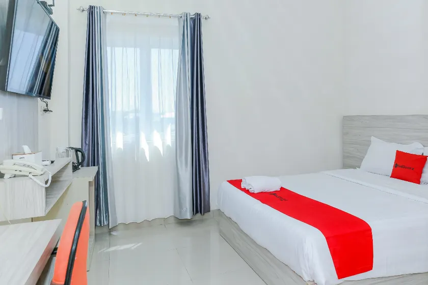 RedDoorz Plus at GNG Hotel El Tari Airport Kupang - Image 1