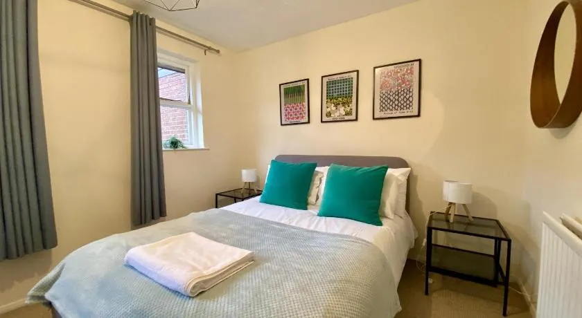Bracknell - 1 Bedroom House - Parking - Image 1