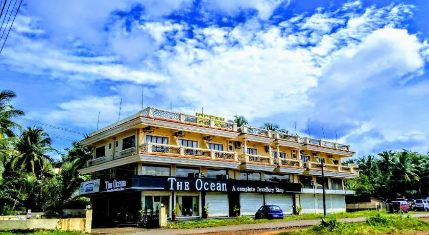 Ocean Crest Hotel - Image 1