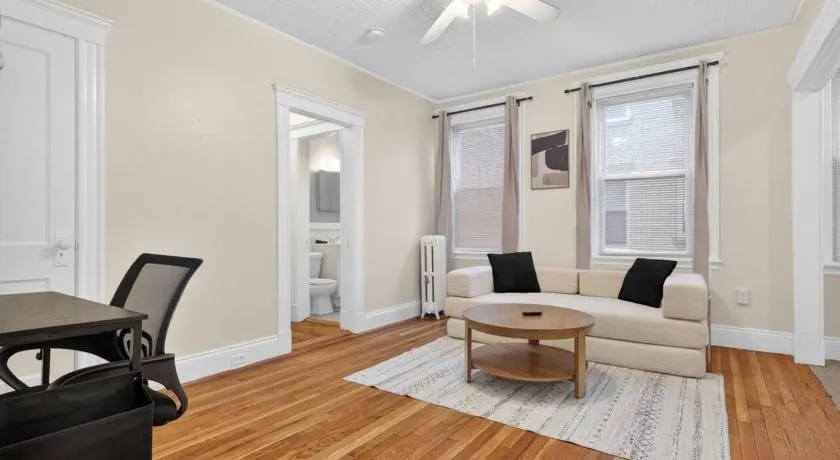 Luxe 1bd - Image 1