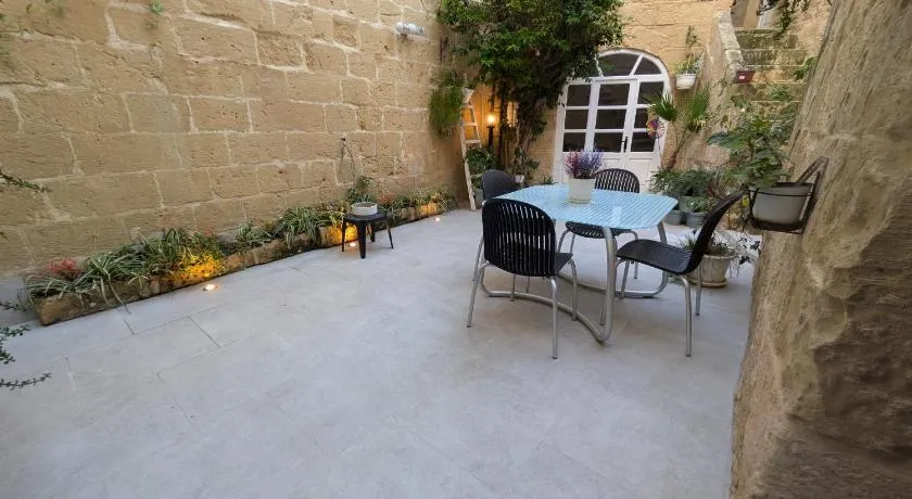 Traditional Maltese House in centre of Town - Image 1