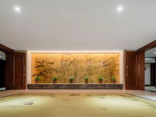 Qinglong Hotel - Image 1