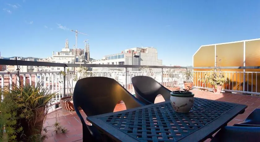 ATIC SAGRADA FAMILIA, avec grande terrasse privée et vue sur les monuments - Image 1