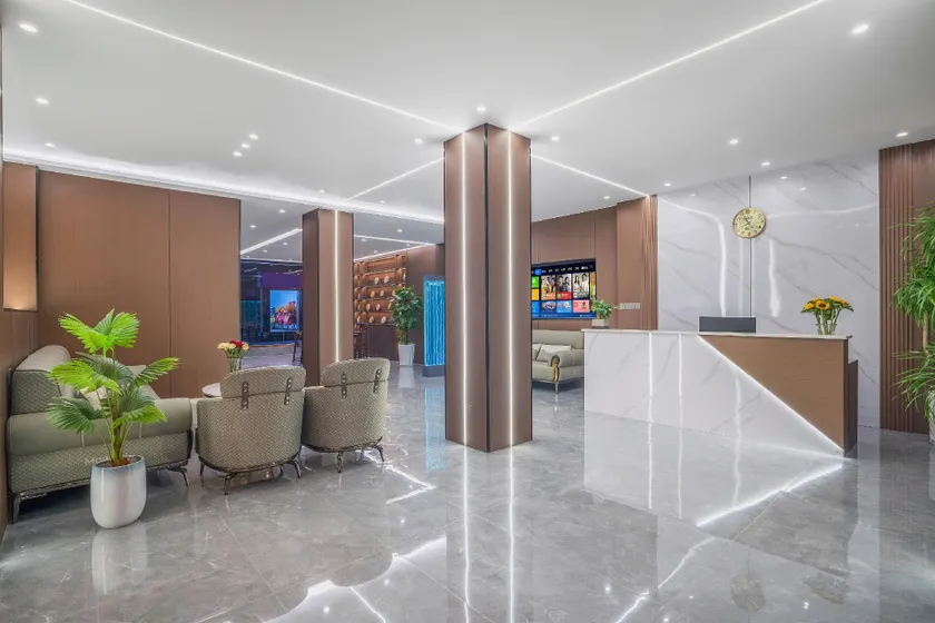 Chuxiong Baiyue Hotel (Yihai Park) - Image 1