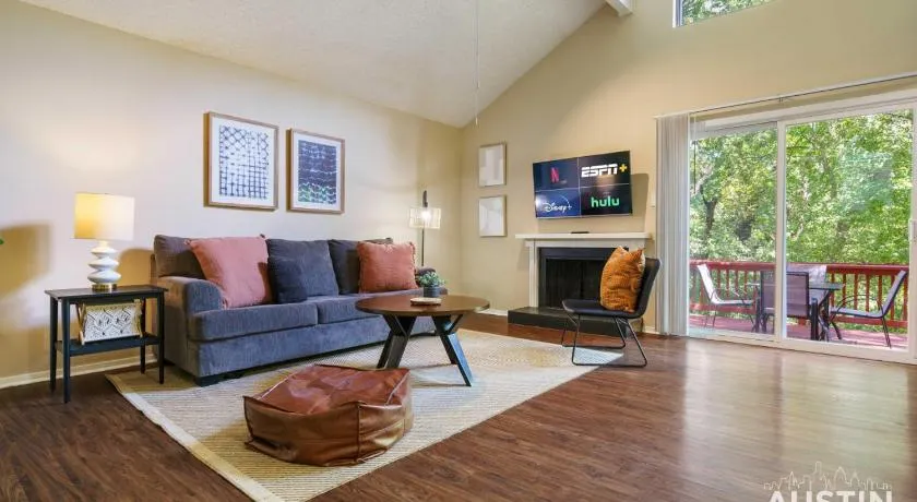 Spacious ATX Apt with Private Deck and All Essentials - Image 1