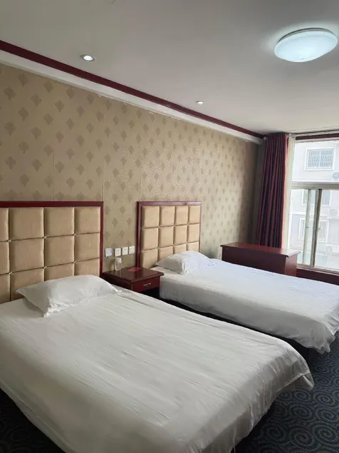 Temple Front Hotel - Image 1