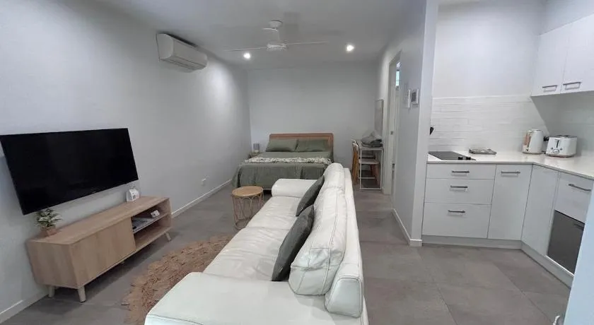 Location, location, location - modern studio - Image 1
