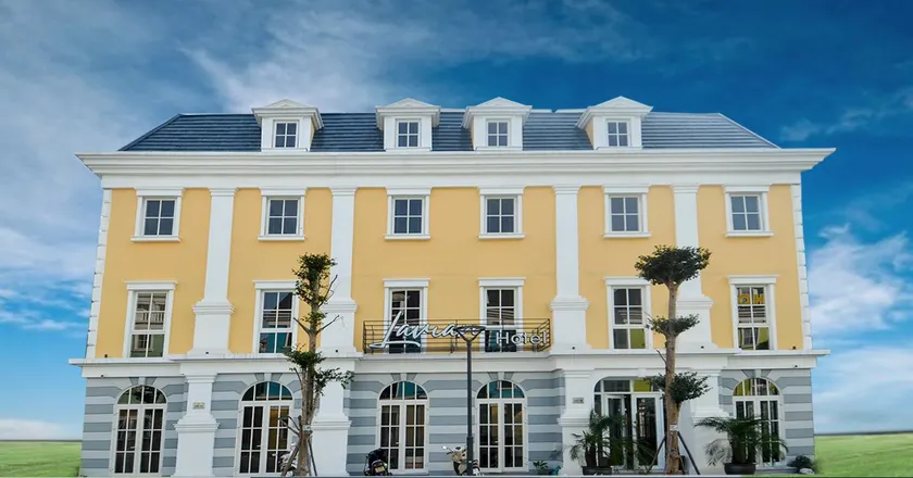 Lavian Hotel - Image 1