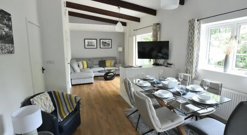 Bulverton House Holiday Cottages - Image 1