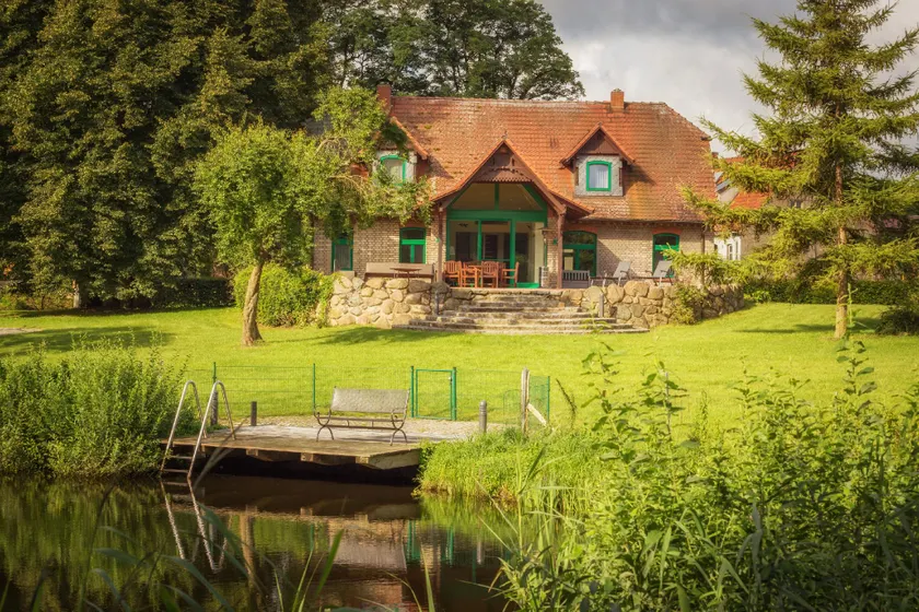 J1 Idyllisches Ferienhaus mit Seeblick - Image 1
