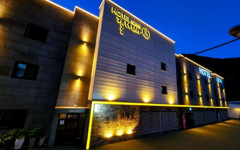 Haman Galleria Hotel - Image 1