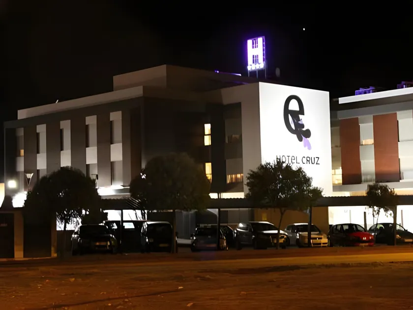Escuderos Hotel Cruz - Image 1