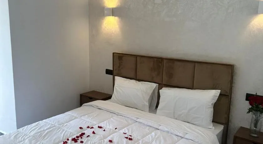 Hotel De Provence - Image 1