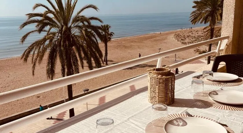 Precioso apartamento con chimenea y vistas al mar - Image 1