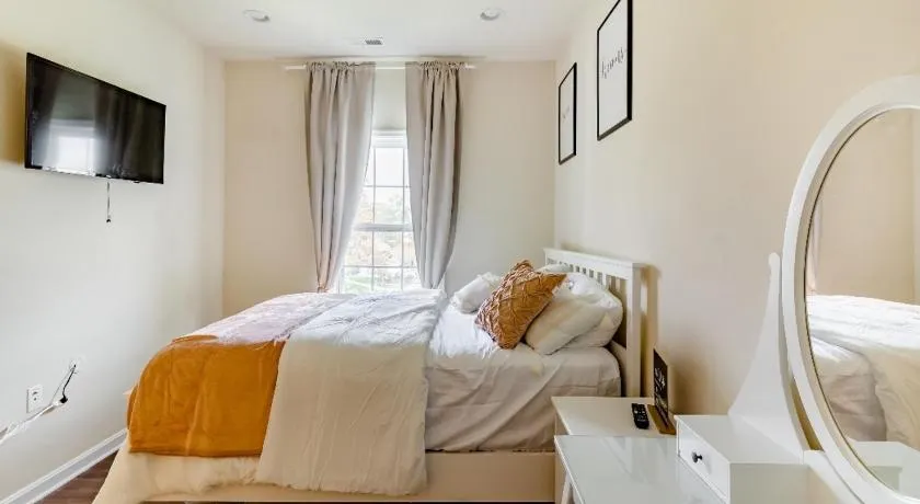 Luxurious and Peaceful Room in Washington DC - Image 1
