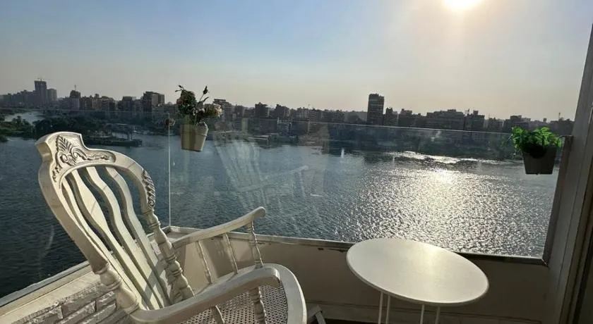 شقه فندقيه عائليه اطلاله على النيل بانوراما - Image 1