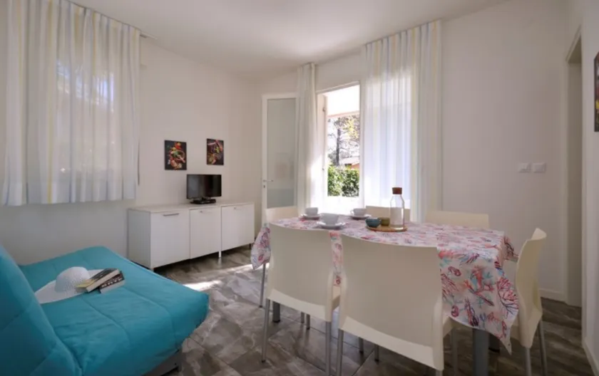 Villa with private garden 200m from the beach - Image 1