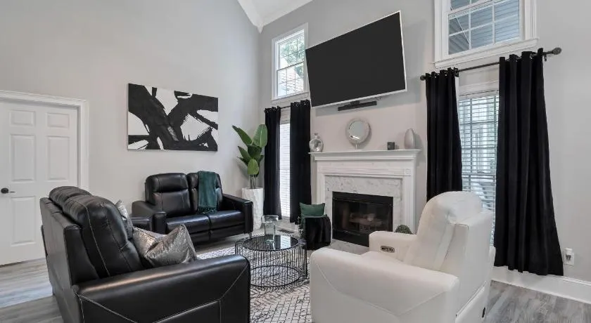 Luxury Home With Pool and Full Basement - Image 1