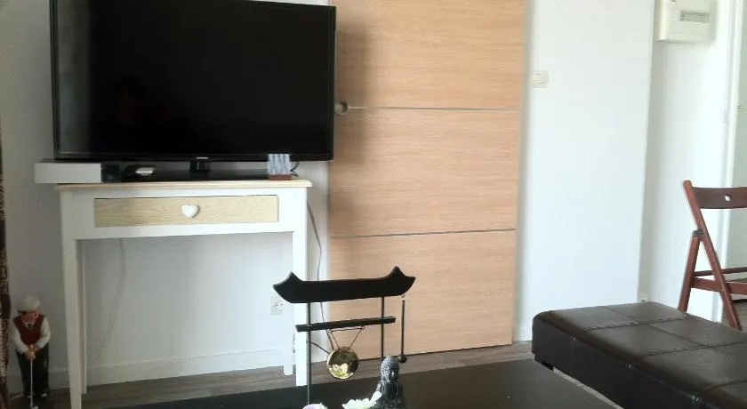NICE FLAT 400 m FROM BEACH & CENTER - Image 1