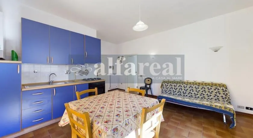 Centro, a soli 20 m dal corso principale e 300 m dalla spiaggia! by Alfareal - Image 1