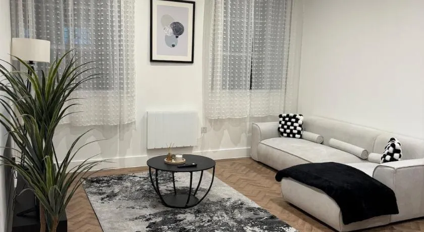 Luxury Modern Apartment in Central Chelmsford - Image 1