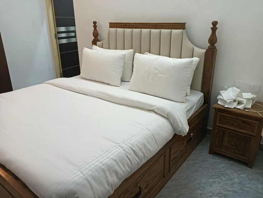 White Guest House - Image 1