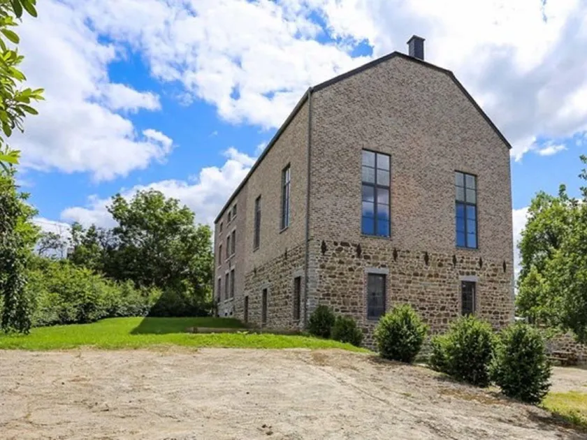 Splendid Mansion in Wancennes with Roofed Terrace - Image 1