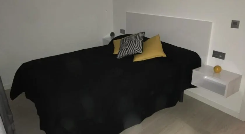APARTAMENTOS A RODA - Image 1