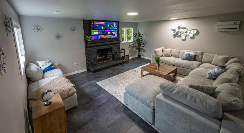 Remodeled 2BR, Chic and Cozy - Image 1