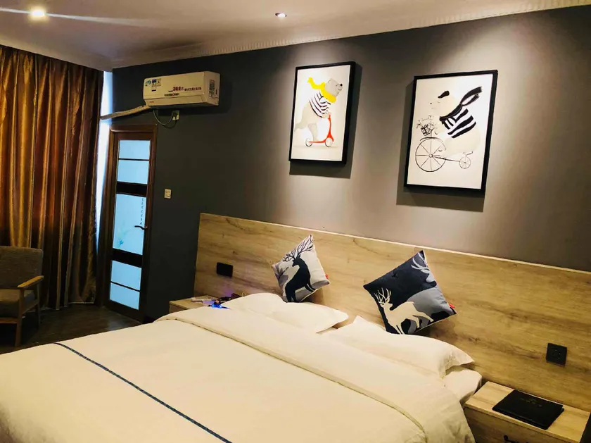 Zhenhao Hotel - Image 1