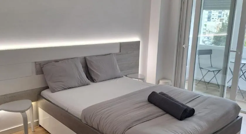 Lisbon South Bay Rooms 2 - Image 1