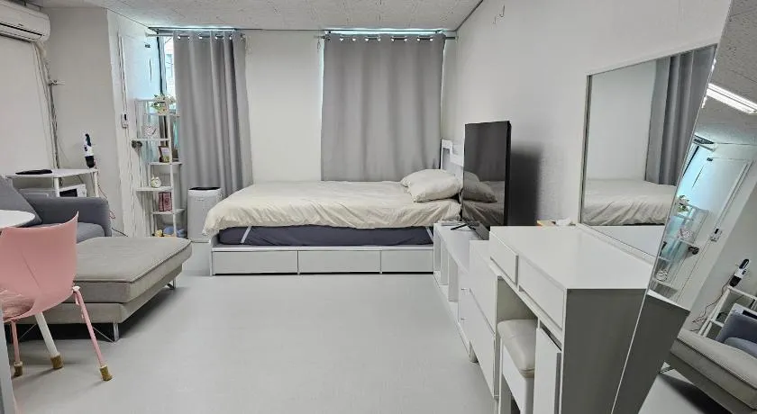 UrbanNest Stay - Image 1