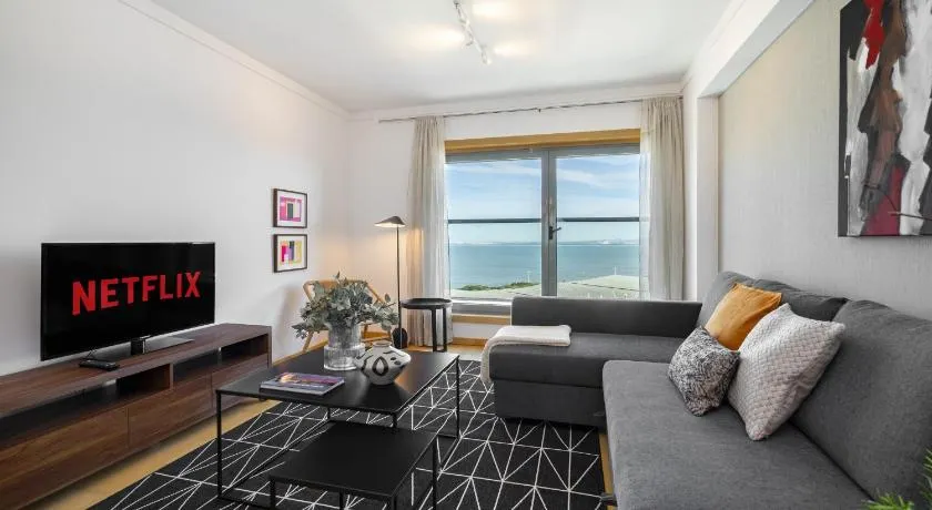WHome Panoramic View with Elevator, AC, Garage perfect for Families & Business Travellers - Image 1