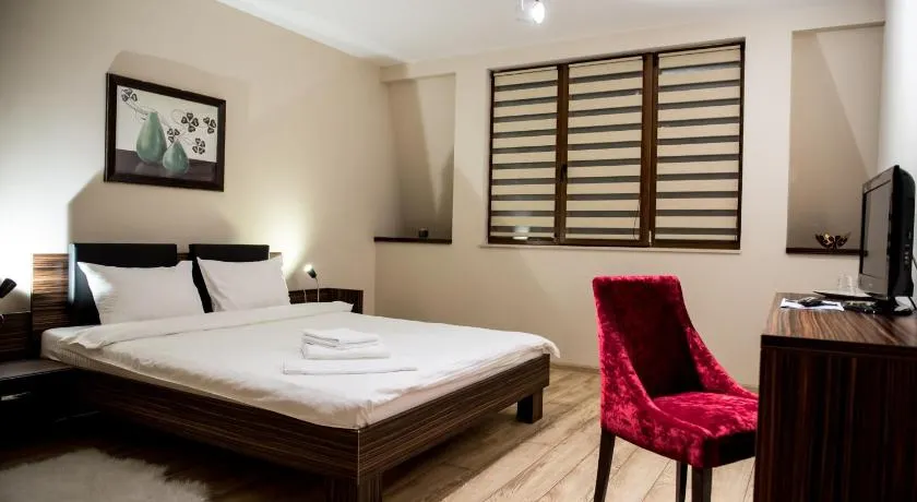Luxe Stay - Image 1