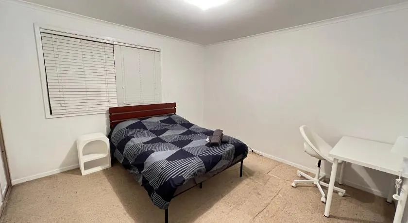 Cozy Queen Room in Sydney's West - R7 - Image 1