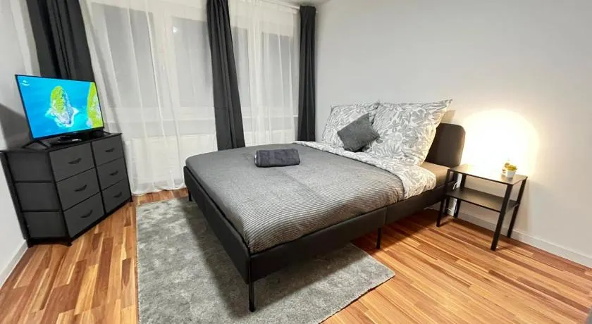 FlexStay Room 8 - Image 1
