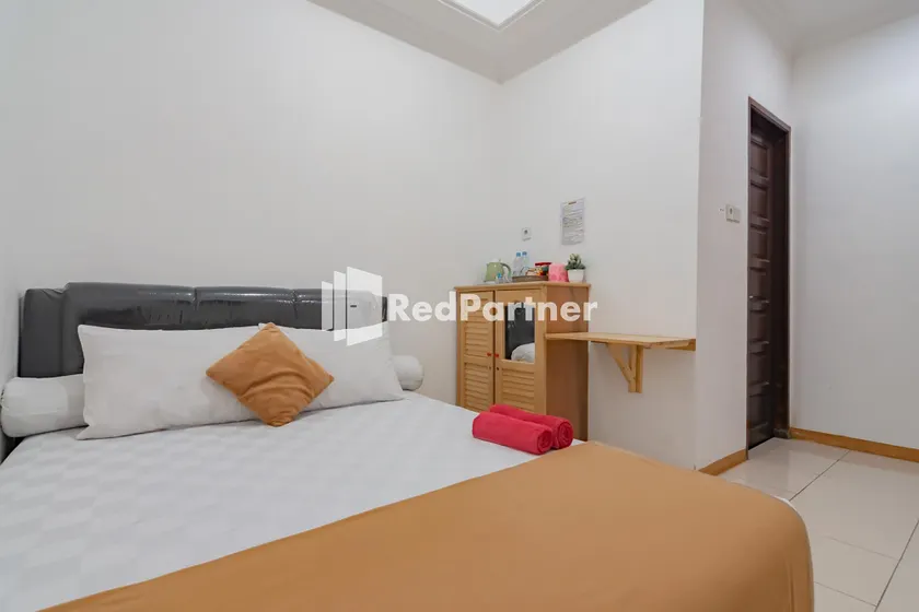 Langkar Guest House Syariah Mitra RedDoorz - Image 1
