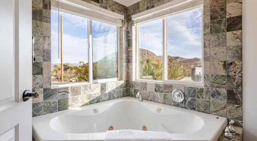 Santuario - 40 acres, EV, hot tub, pool, pizza oven - Image 1