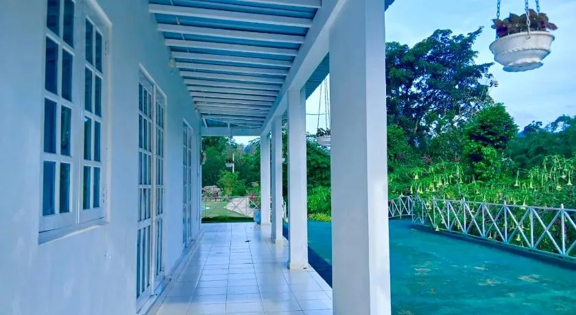 Mount Edge Riverside Hotel - Image 1