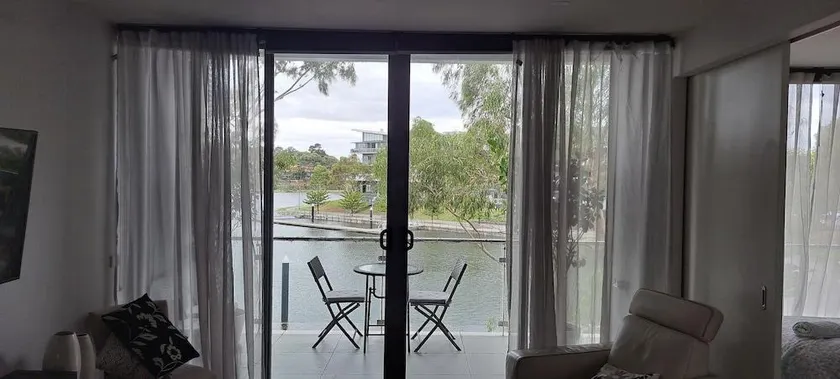 Marina View Apartment on the Maribyrnong River, Melbourne - Image 1