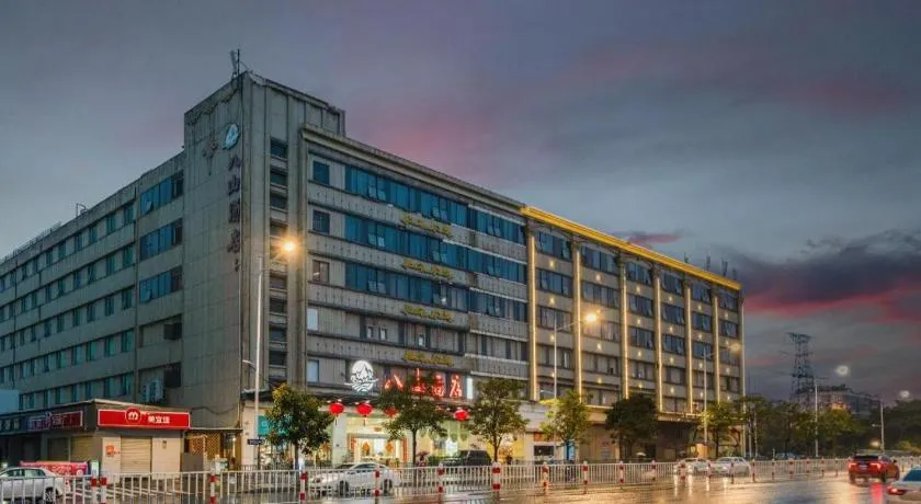 Bashan Hotel - Image 1