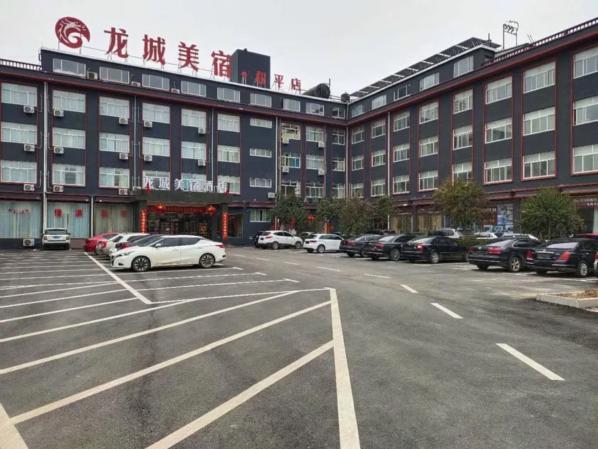 Longcheng Hotel - Image 1