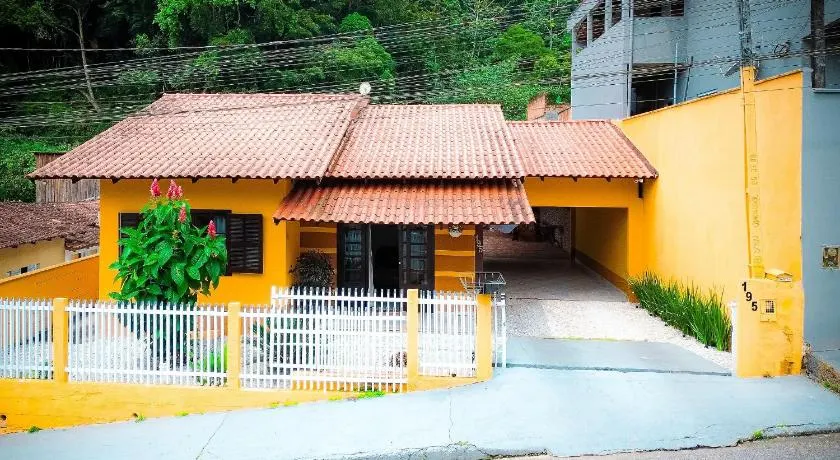 Casa espaçosa com churrasqueira - Image 1