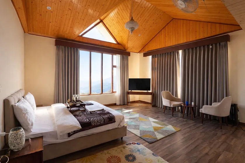 The Hillside 1BR with balcony by Homeyhuts - Image 1
