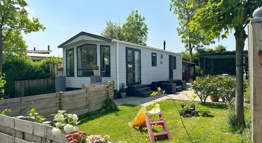 Chalet 553 op Recreatiepark De Wielen - Image 1