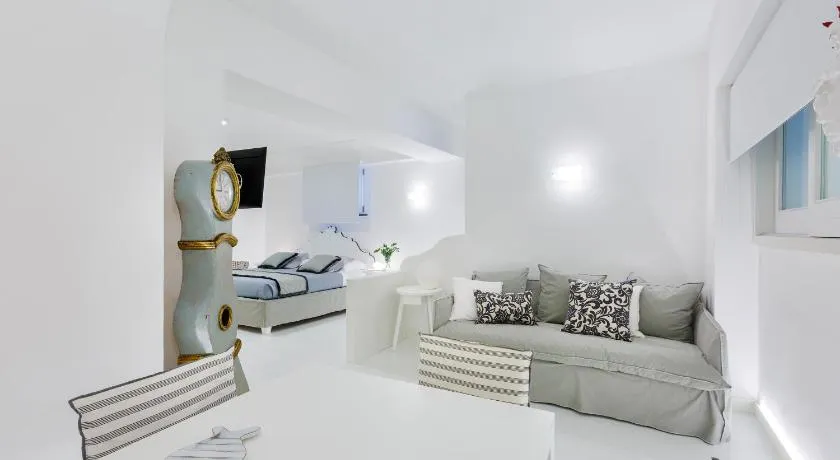 White Stylish Apartments - Image 1