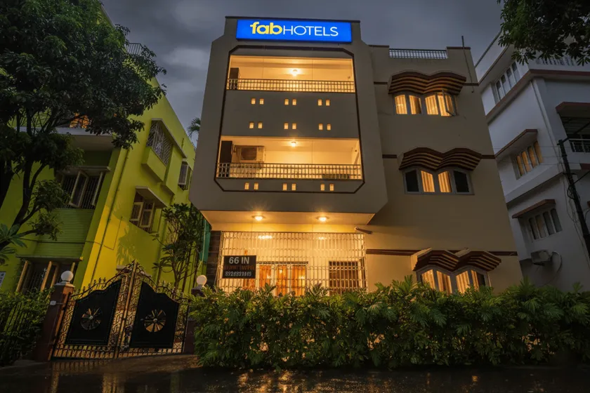 FabHotel Astoria House - Near Central Park - Image 1