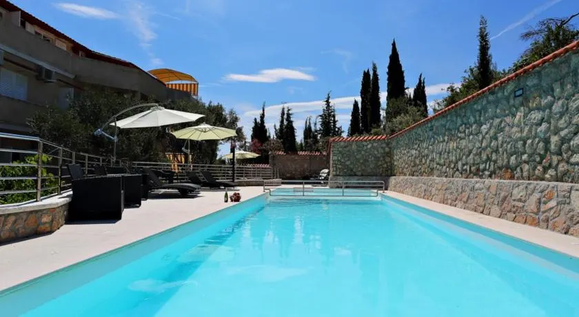 Villa Dinastija - Image 1